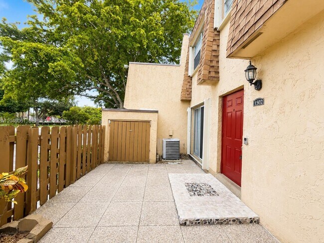 Foto del edificio - 3741 NW 95th Terrace