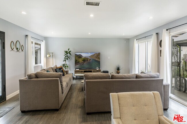 Foto del edificio - 22229 Covello St