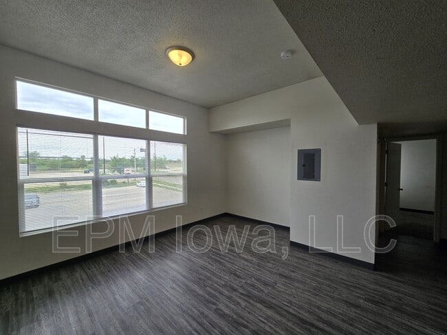 Building Photo - 60 Miller Ave SW