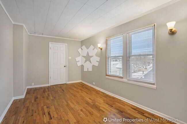 Foto del edificio - 919 Crescent St NE