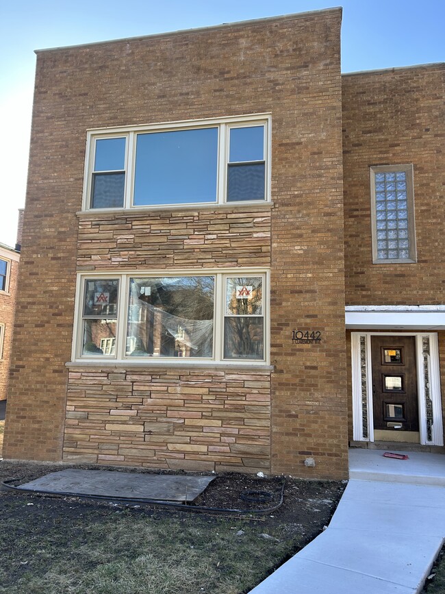 Building Photo - 10442 S Claremont Ave