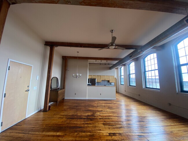 Building Photo - 28 Bayley St