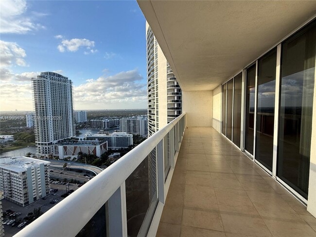 Building Photo - 1830 S Ocean Dr