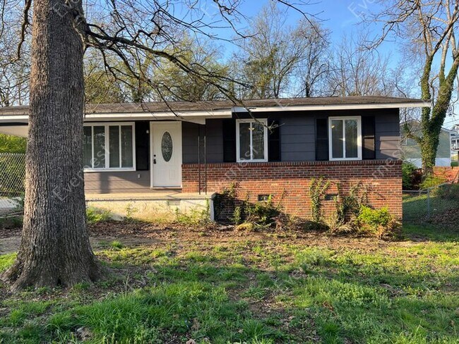 Building Photo - 2302 Olive St
