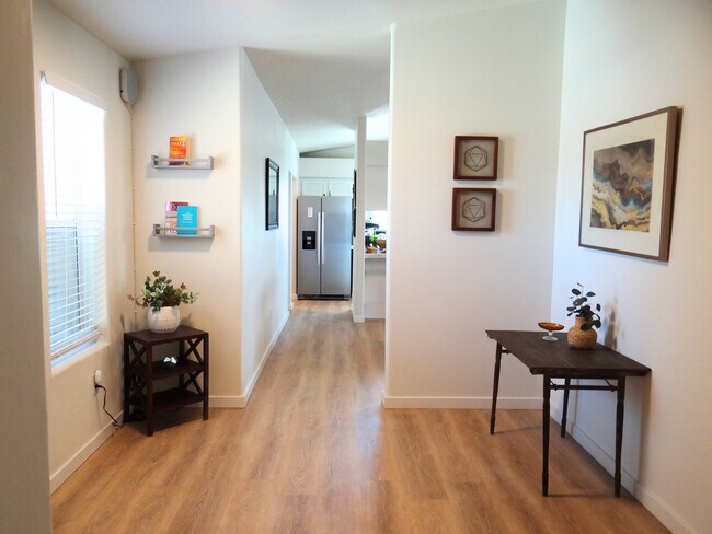 Vestíbulo de entrada - 8941 E 24th Ln