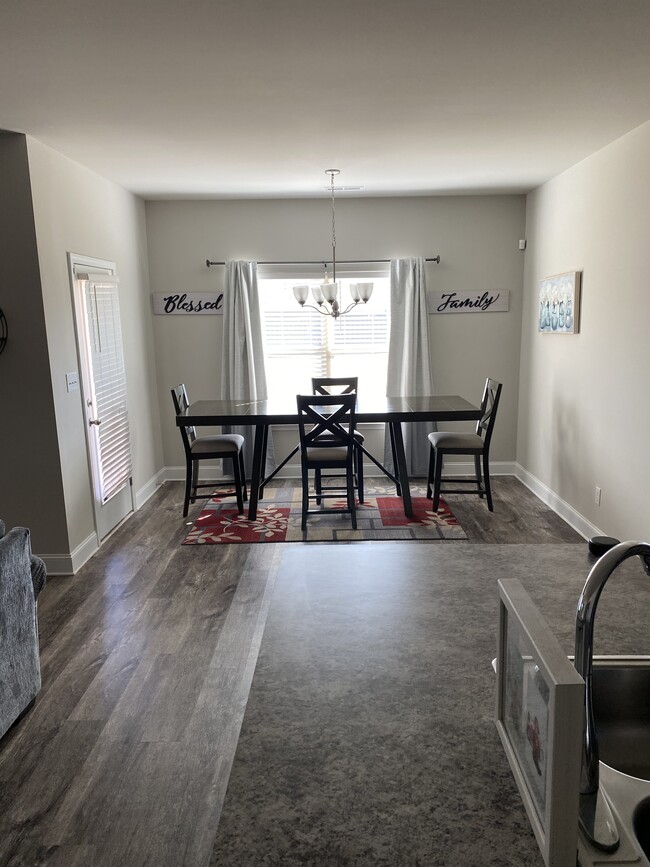 Foto del edificio - 6501 Jacaranda Dr NW