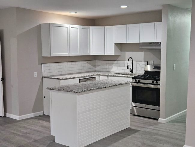 Foto del edificio - 3737 N Garrison Ave
