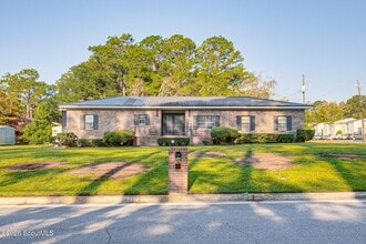 Building Photo - 1503 Darling Ave