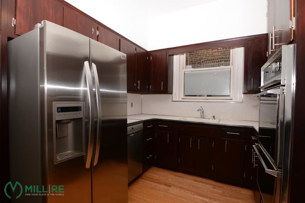 Building Photo - 3 Bedroom Apartment in Astoria