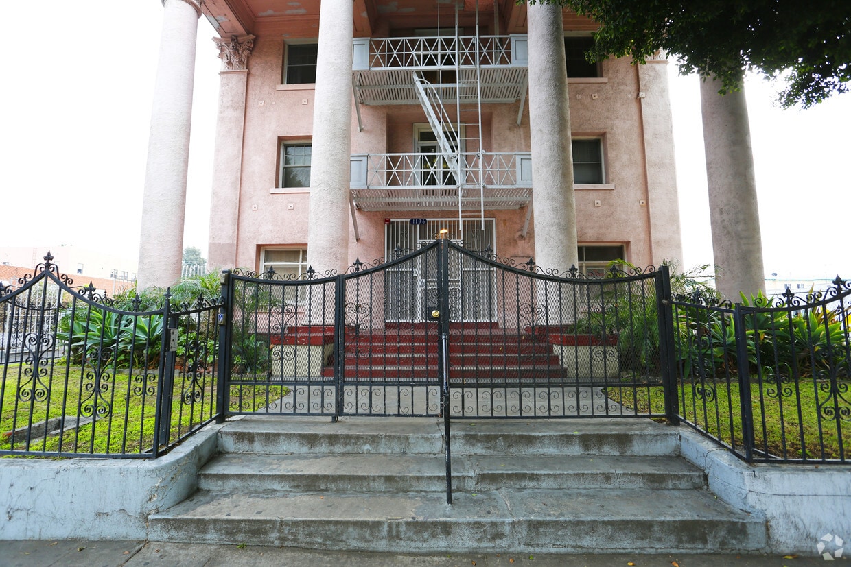 Building Photo - 1136 S Alvarado St
