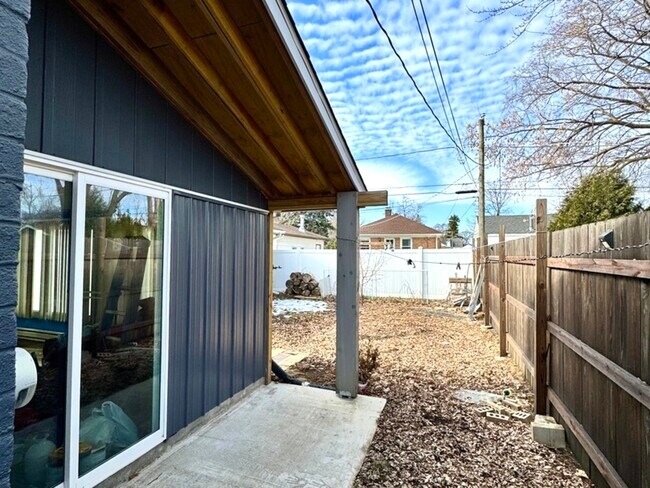 Foto del edificio - 216 Burton Ave