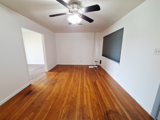Foto del edificio - 907 Jefferis Ave
