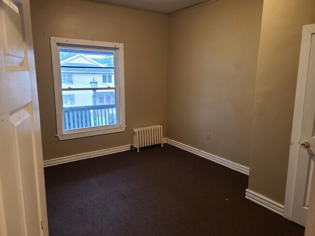 Dormitorios grandes - 425 Taylor Ave