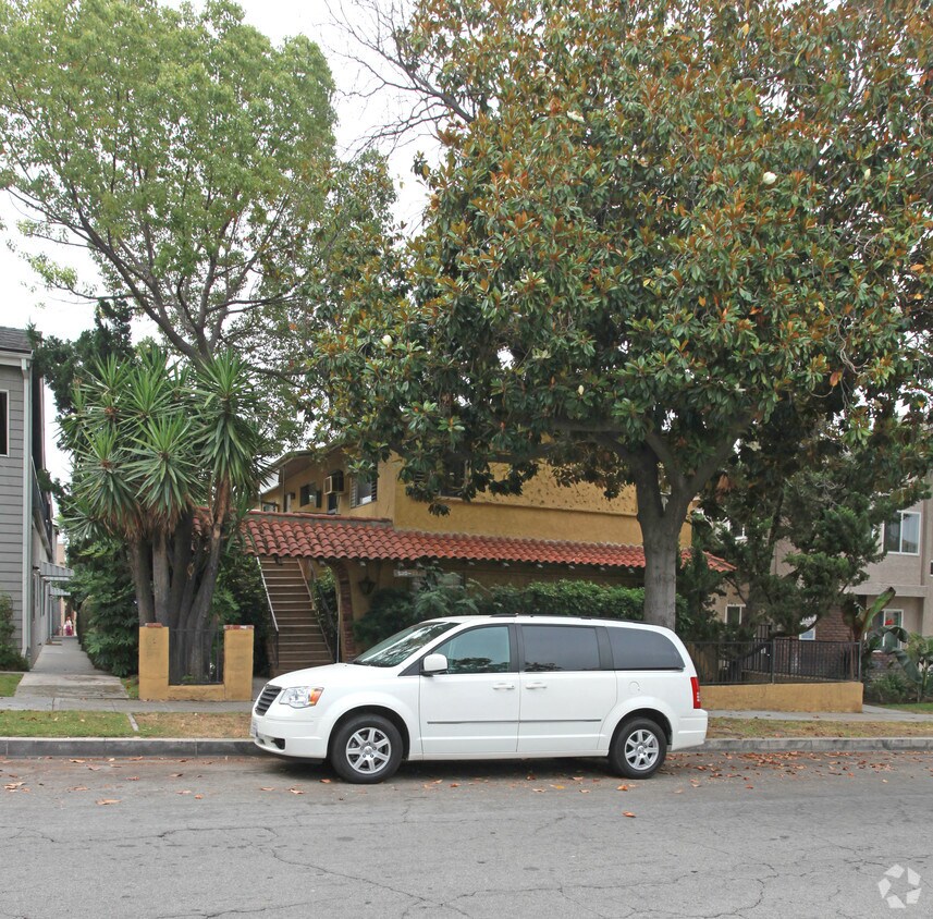 Primary Photo - 520-522 E Valencia Ave