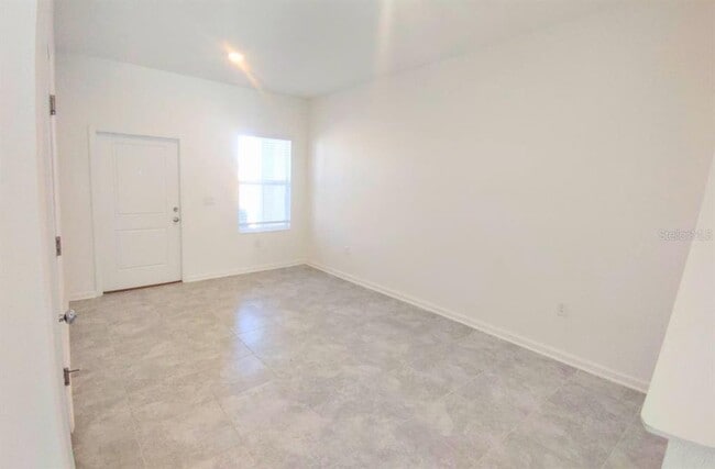 Building Photo - 2572 Skyline Lp