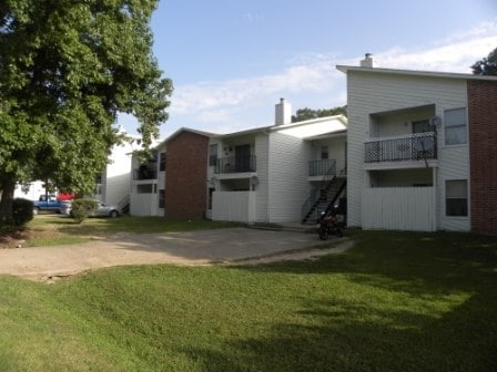 Building Photo - Longstreet Apartments