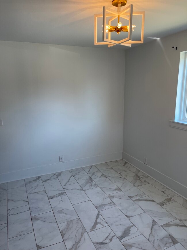 Building Photo - 1401 Villa Pl