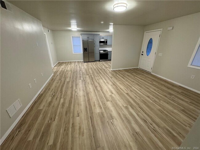 Building Photo - 464 Long Hill Ave