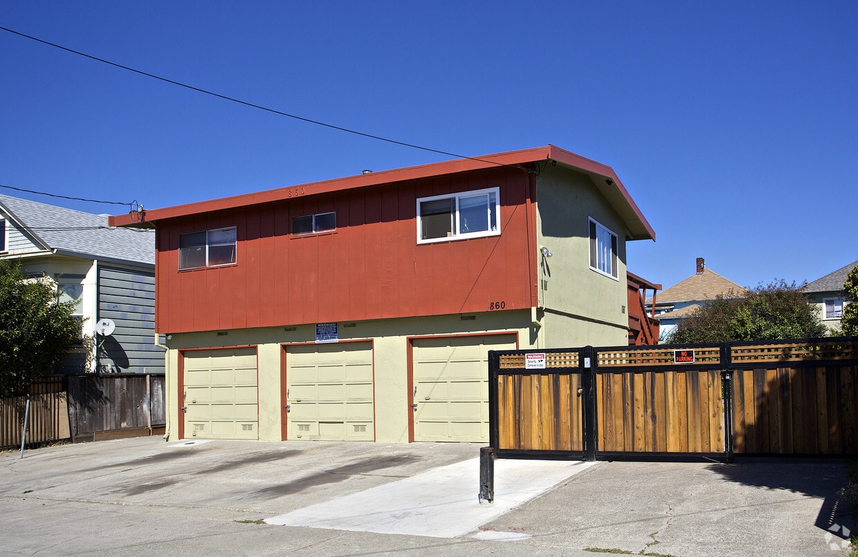 Primary Photo - 860 33rd St