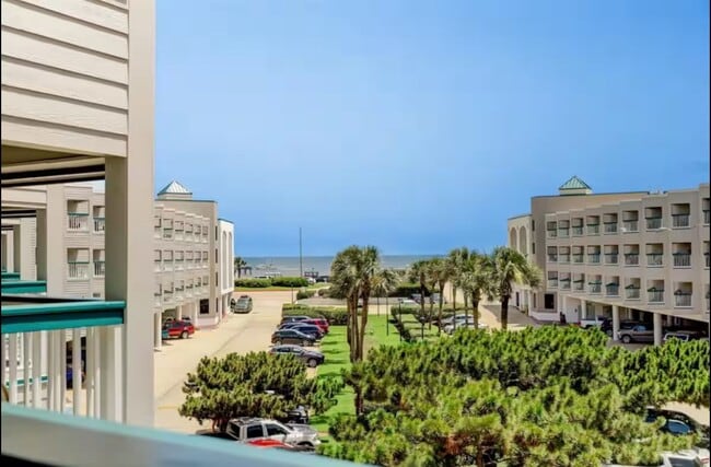 Building Photo - 6102 Seawall Blvd