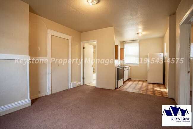 Foto del edificio - Ground Level, One Bedroom Apartment with A...