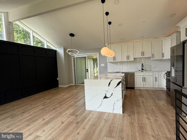Building Photo - 5507 Kings Park Dr