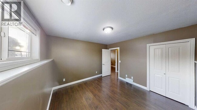 Building Photo - 10272-10285 85 St