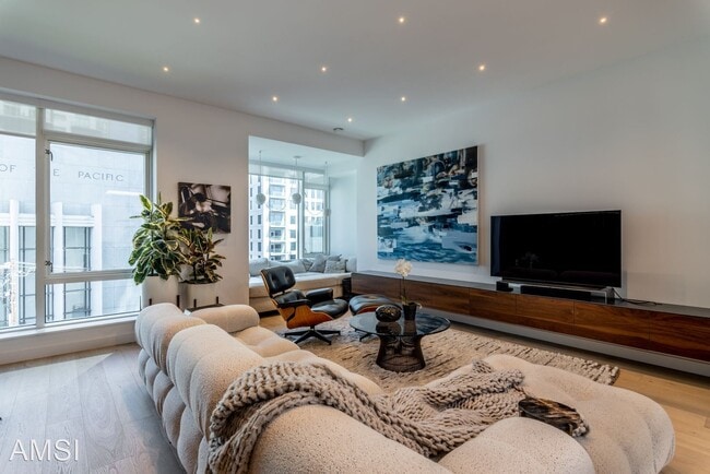 Building Photo - 3 br, 2.5 bath House - 489 Harrison Street...