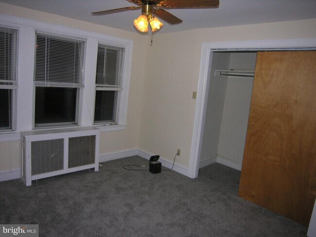 Building Photo - 577 Green Ln