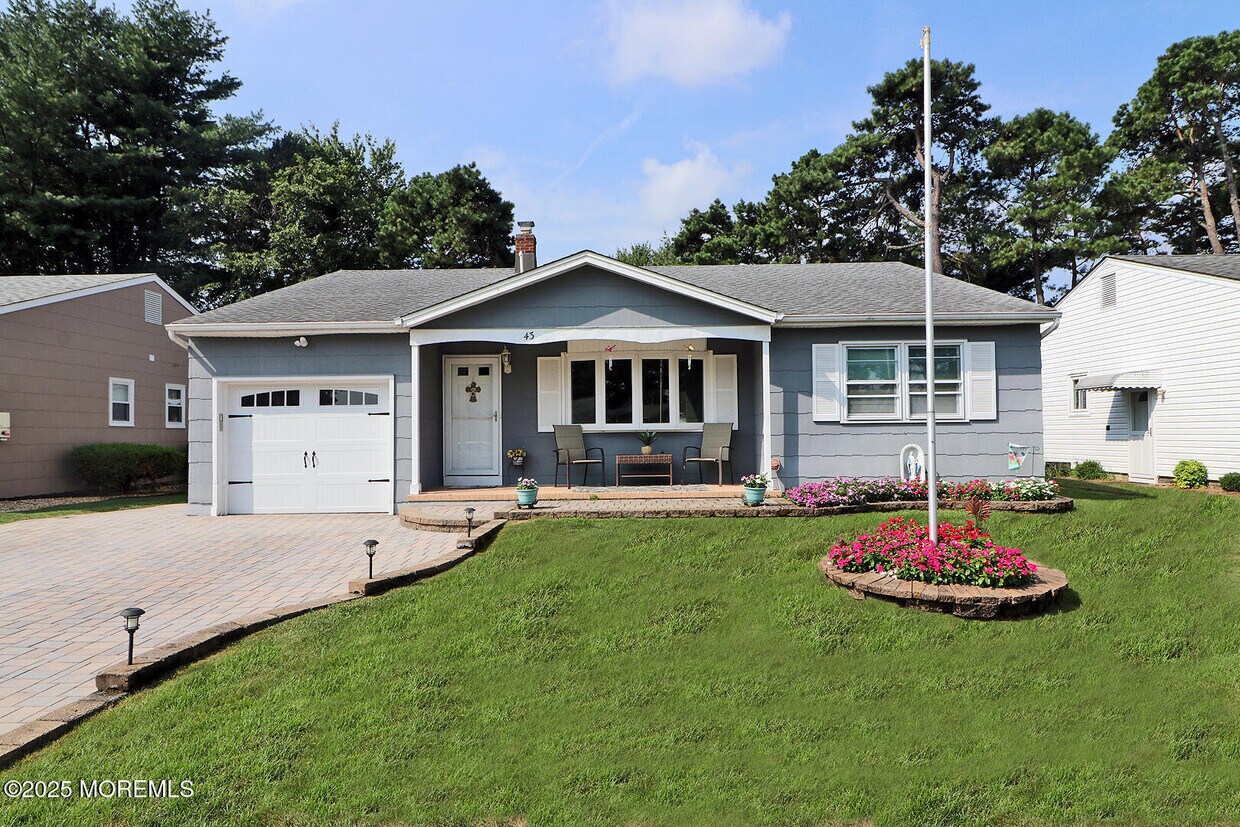 Primary Photo - 43 Whitmore Dr