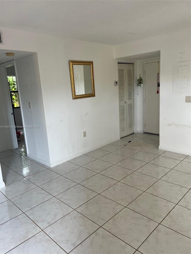 Foto del edificio - 10893 NW 7th St