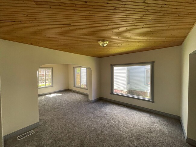 Building Photo - 1114 Hays Park Ave