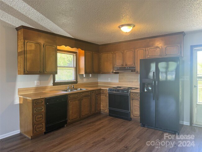 Building Photo - 2243 Rose St