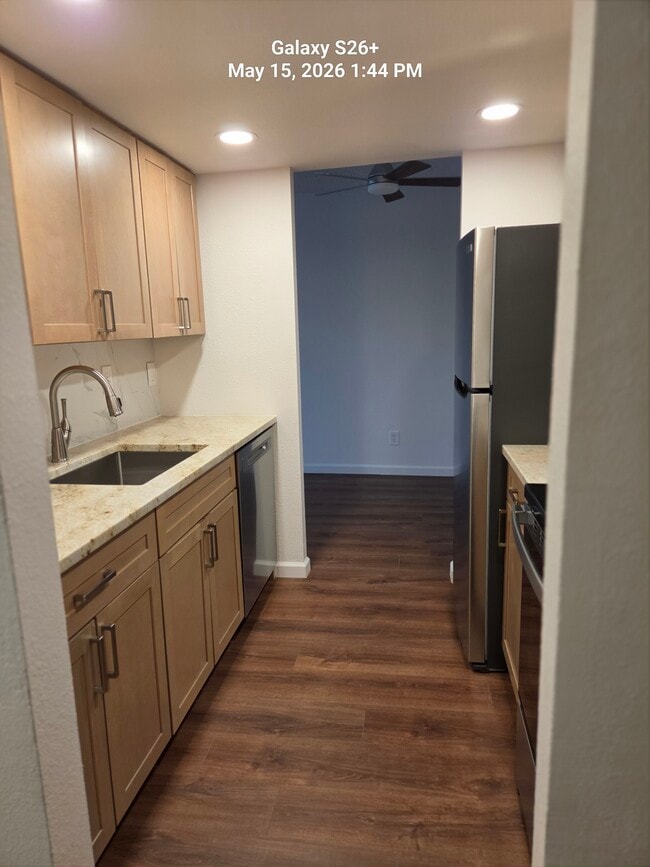 Building Photo - 1250 Golden Cir