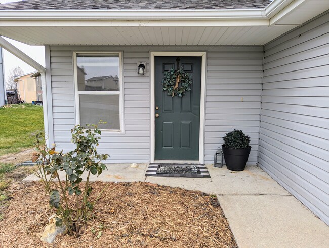 Porch entry - 823 Spring Ct