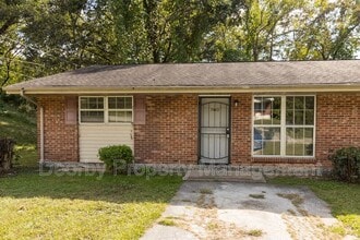 Building Photo - 7823 Basswood Ln Building Photo - 7823 Basswood Ln