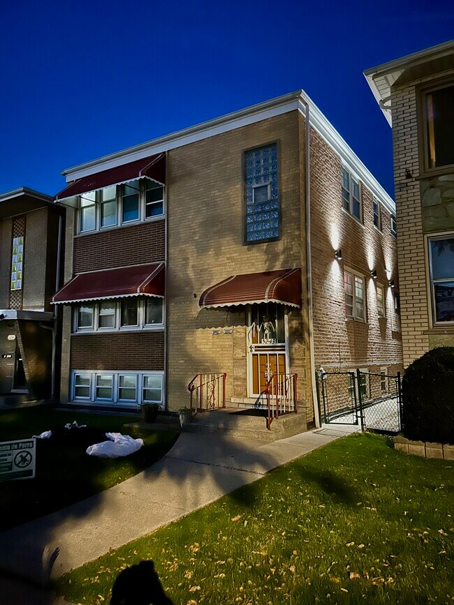 Building Photo - 5243 S Kilbourn Ave