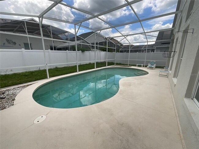 Foto del edificio - 745 Riggs Cir