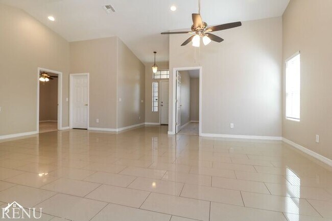 Building Photo - 4939 W Lynne Ln