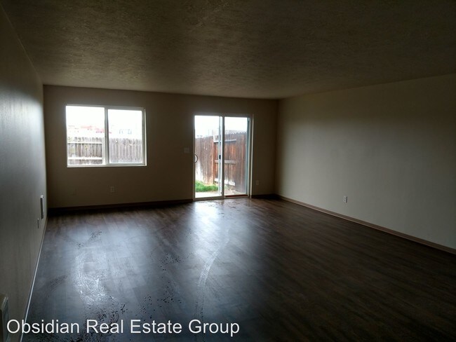 Building Photo - 562 NE Larch Ave