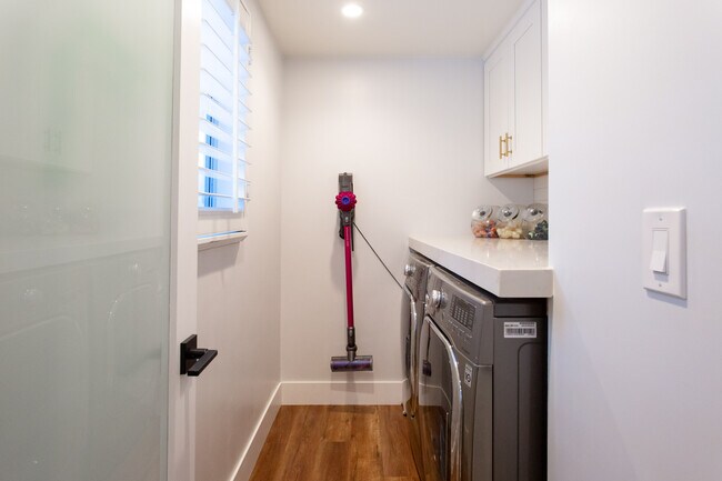 Foto del edificio - 4333 Redwood Ave