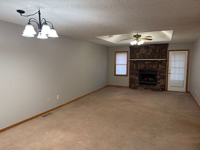 Foto del edificio - 2 Bedroom 2 Bathroom Duplex in Southwest Springfield! $995! Kickapoo School District!