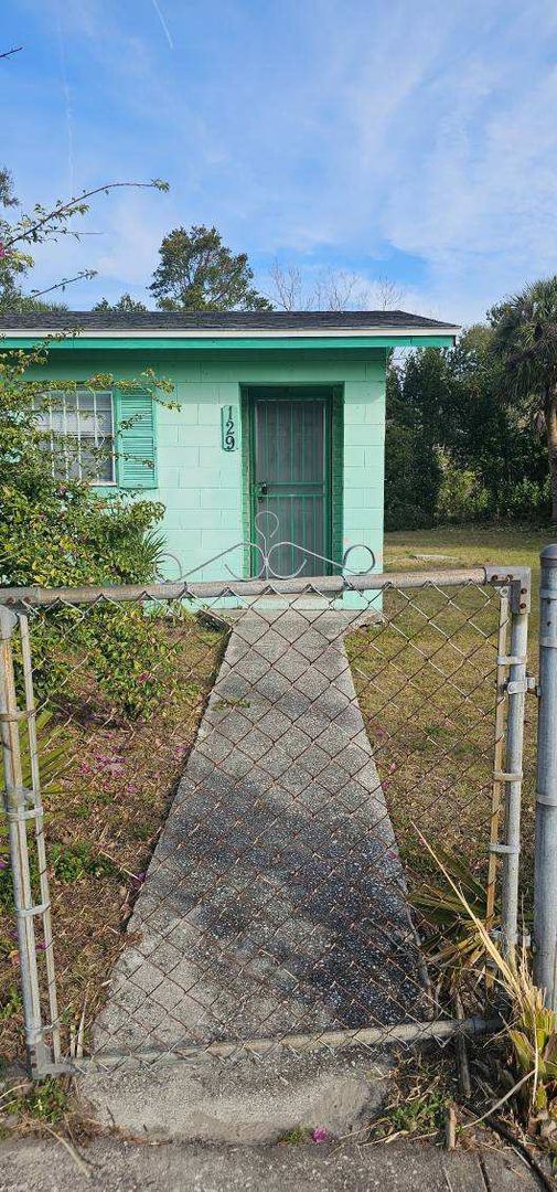 Foto del edificio - Two bedroom one bath house