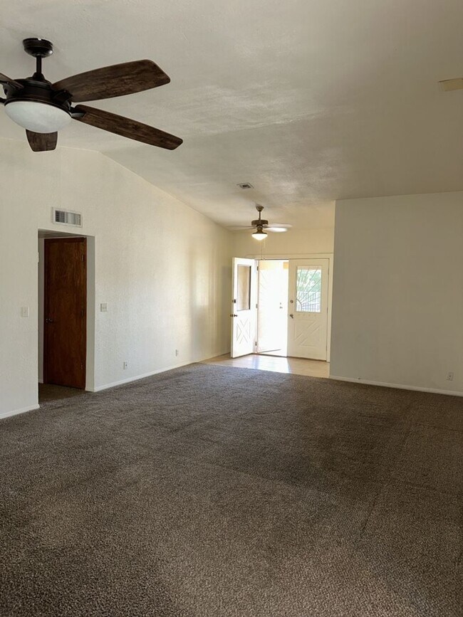 Foto del edificio - Pending! Unfurnished Full Time