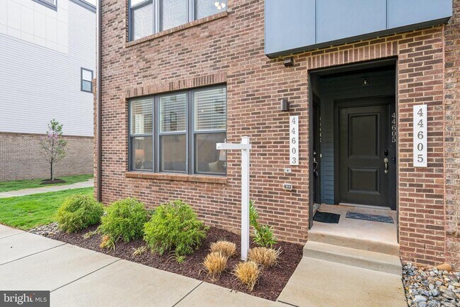 Foto del edificio - 44603 Wolfhound Sq