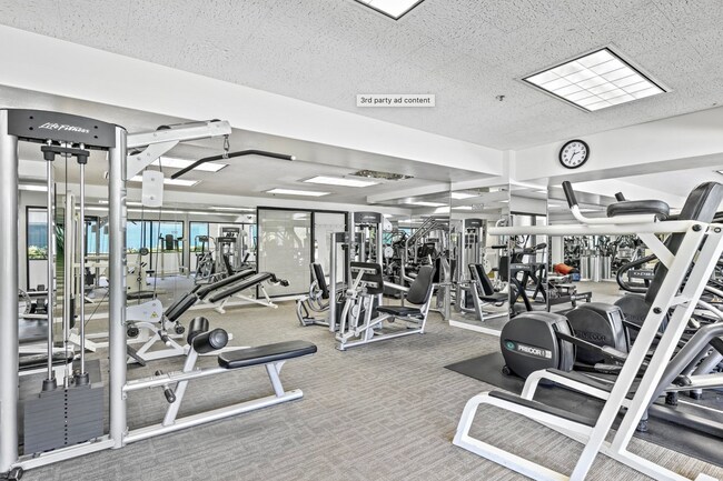 Foto del edificio - 6363 Christie Ave