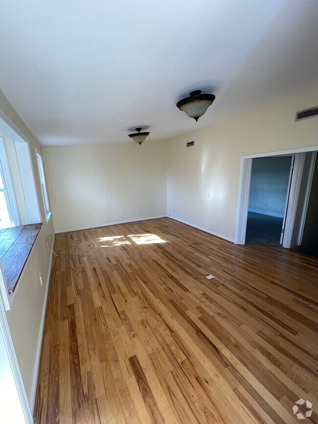 Cockrill Farm Apartments for Rent with Hardwood Floors Nashville, TN