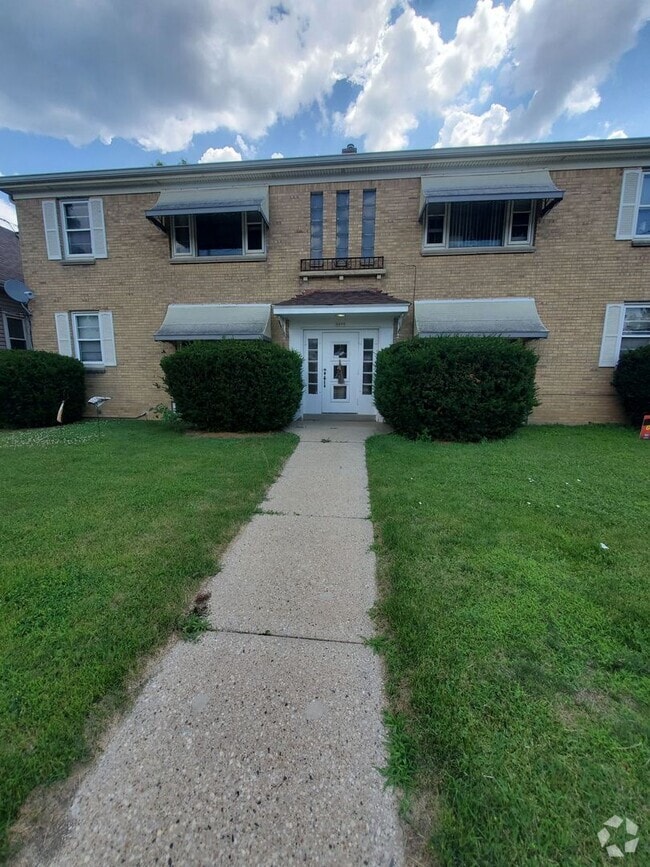 Building Photo - 4030 S Kinnickinnic Ave