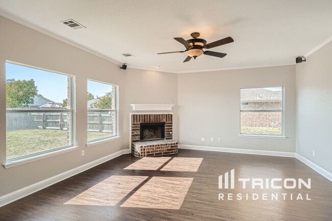Building Photo - 101 Redbud Dr