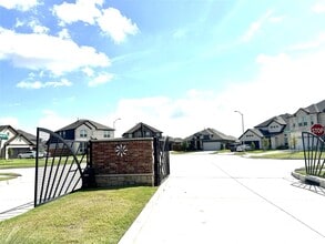 Building Photo - 2437 Fairway Hbr Dr
